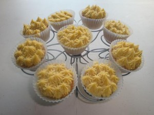 coconut-pineapple-cupcakesr