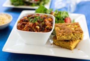 Chili-and-cornbread