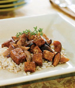 braised-tempeh-figs-the-vegan-slowcooker-header