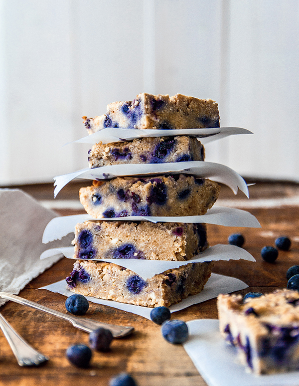 Blueberry Blondies from The Ultimate Vegan Breakfast Book by Nadine Horn and Jörg Mayer